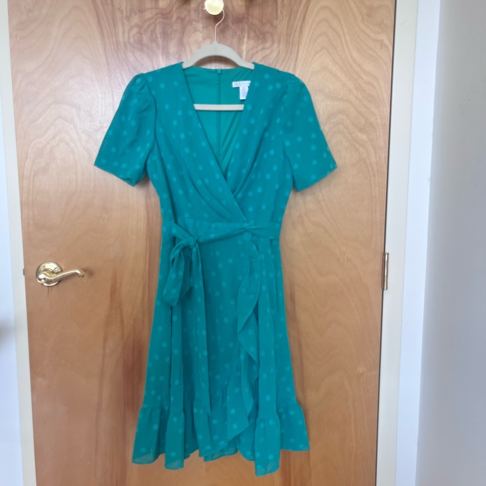 LONDON TIMES GREEN POLLA DOT MINI WITH RUFFLES AND TIE AT THE WAIST